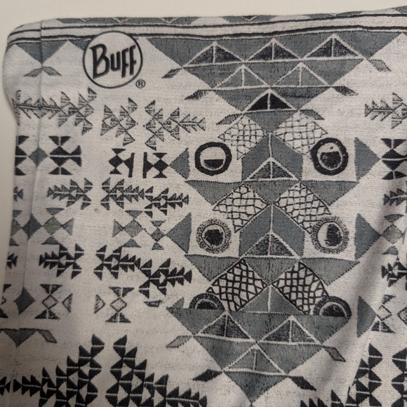 Buff White Aztec Pattern - Picture 2 of 2
